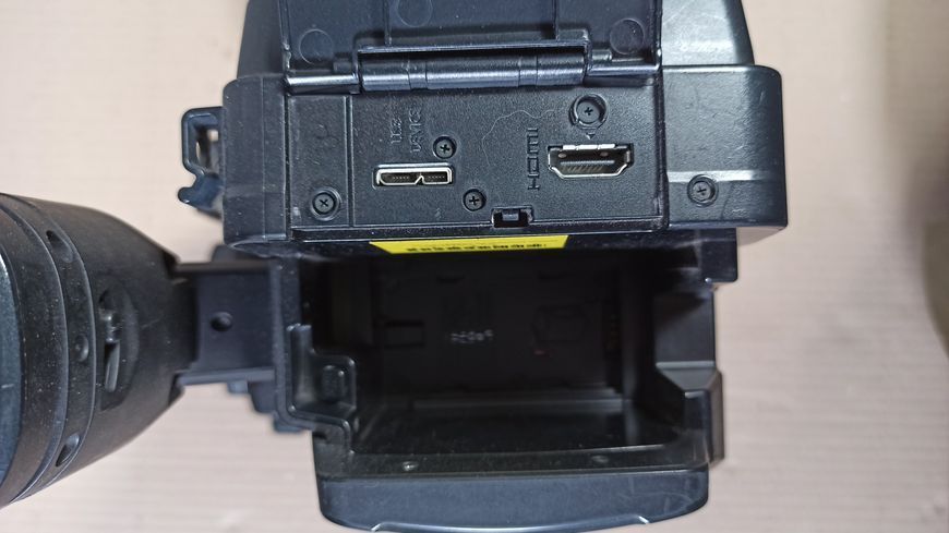 Відеокамера Panasonic AG-UX180 (AG-UX180EJ) (вживаний) 1001666 фото