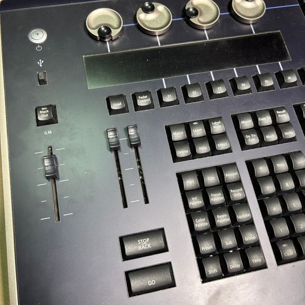 Пульт управления освещением ETC ION 1000 PN 4310A1012+2x20 Fader Wing 4310A1003 (б/у) 1001753 фото