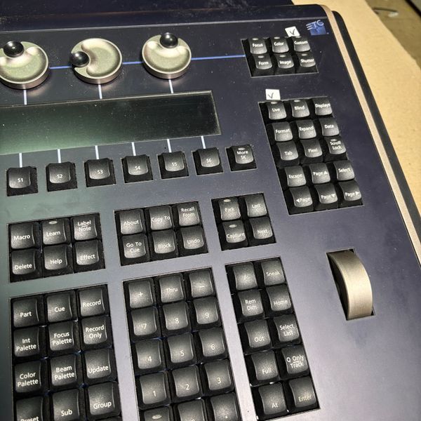 Пульт управления освещением ETC ION 1000 PN 4310A1012+2x20 Fader Wing 4310A1003 (б/у) 1001753 фото